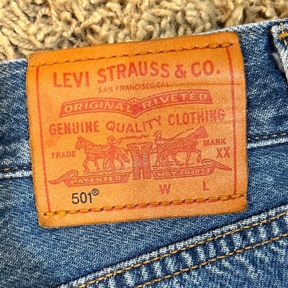Levis Premium 501 High Rise Cropped Jeans Frayed Hem Med Wash Size 28 Cap E Logo - Picture 6 of 12